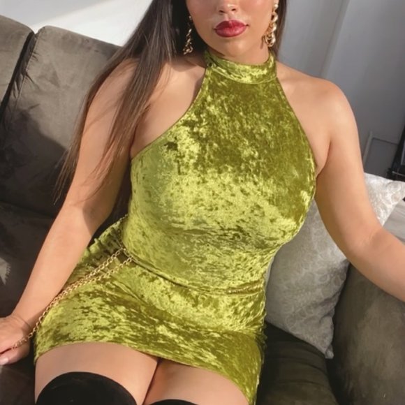 Hottie Couture Women's Green Velvet Sleeveless Halter Neck Bodycon Mini Dress - Picture 5 of 7